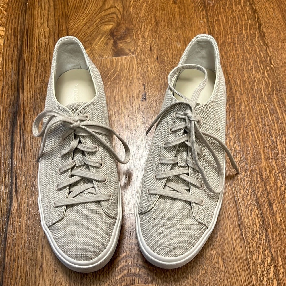 Barely worn Vince shoes! Perfect for the season!